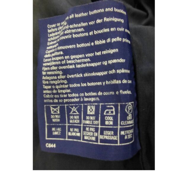 Burberry Vintage Trench Coat - Will be mailed w/ the Certificate of Authenticity - Picture 8 of 16